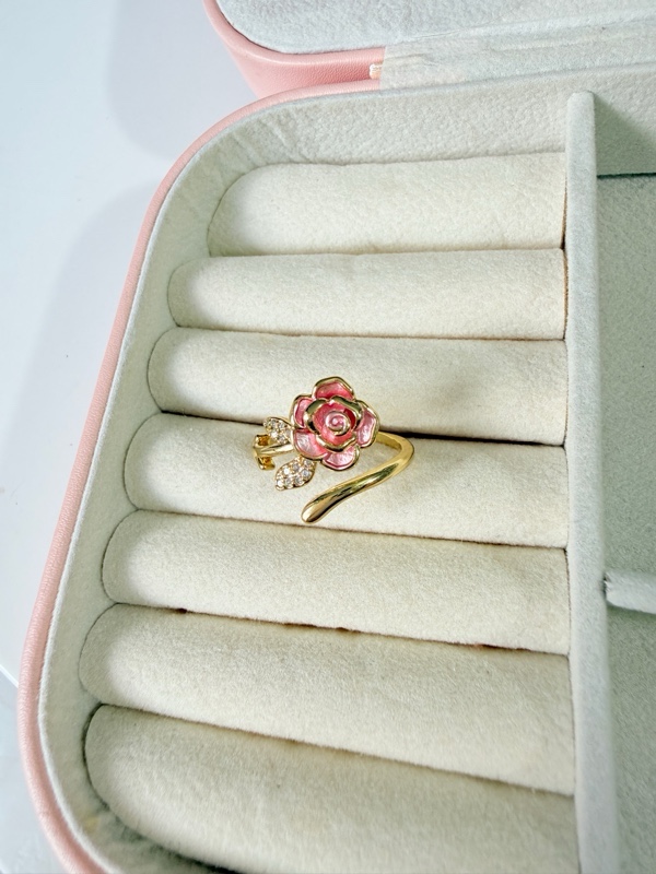 ANILLO ROSA PINTADA EN RODIO DORADO