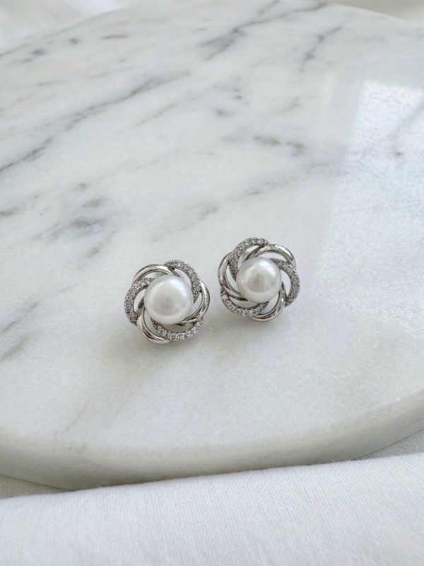 ARETES ESPIRAL CON PERLA PLATEADO