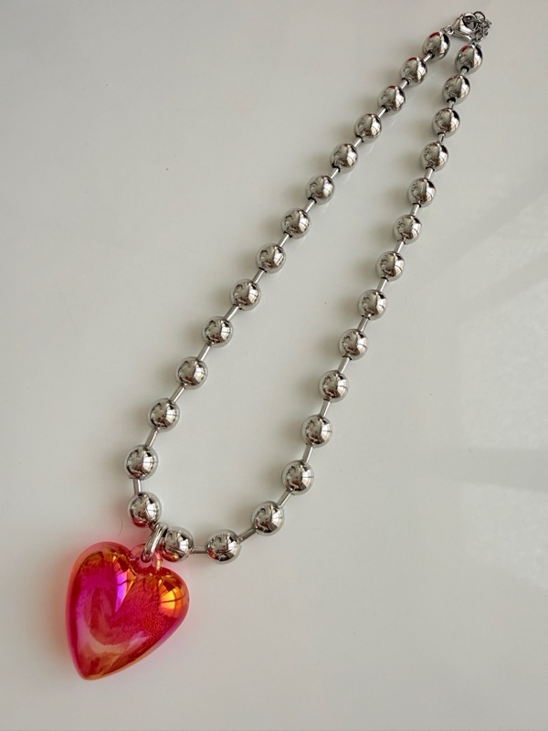 COLLAR BALINES GRANDES CON CORAZON PLATEADO