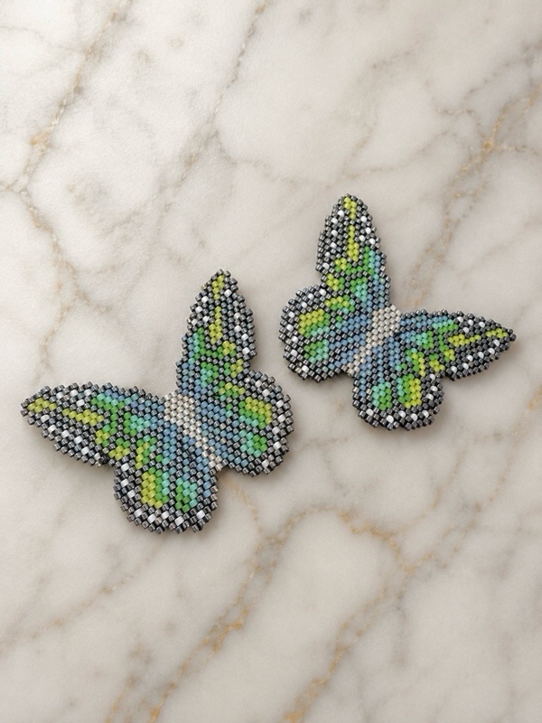 ARETES TEJIDOS MIYUKI MARIPOSA COLORES