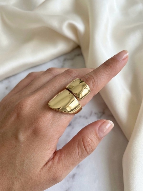 ANILLO GRANDE CRUZADO DORADO