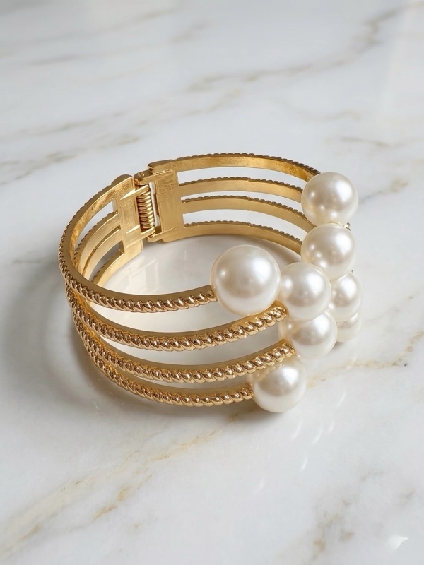 BRAZALETE CHUNKY DORADO CON TERMINALES DE PERLAS DORADO