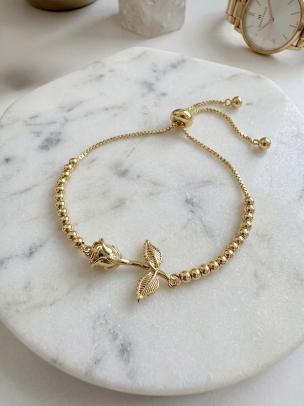 PULSERA AJUSTABLE CON DIJE DE ROSA DORADA DORADO