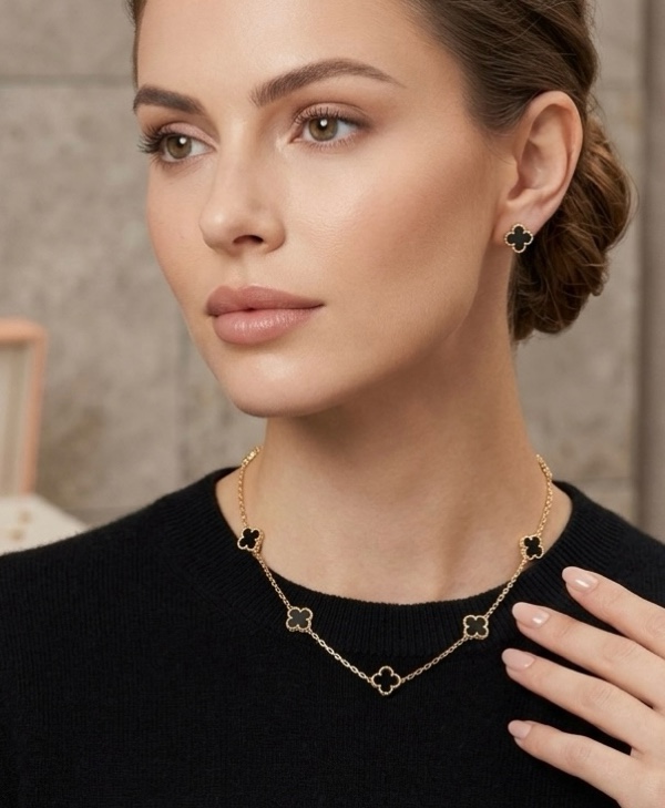 CADENA VARIOS DIJES TREBOL DORADO