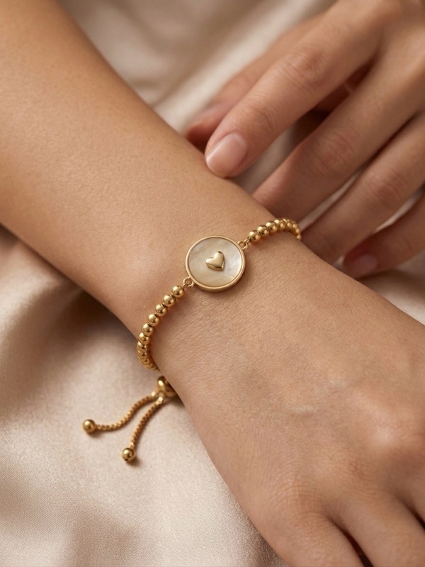 PULSERA AJUSTABLE DIJE CIRCULO CON CORAZON DORADO