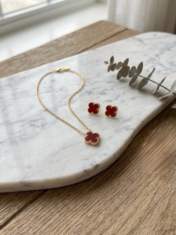 SET ACERO TREBOL VINOTINTO DORADO