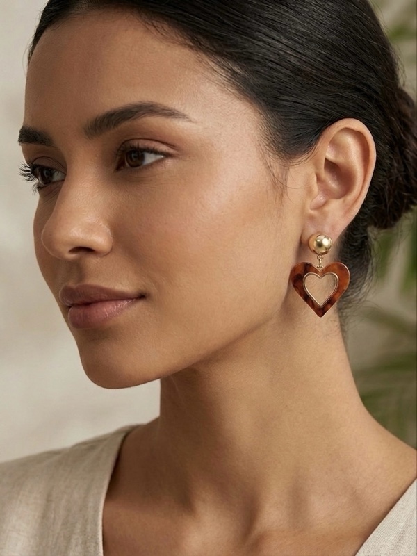 ARETE CORAZON SILUETA CAFE DORADO