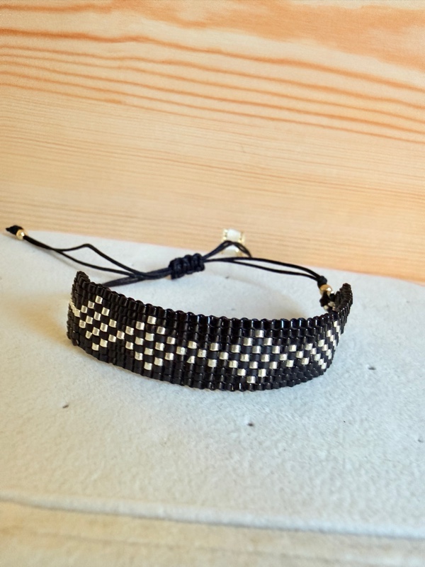 PULSERA TEJIDA MIYUKI NEGRO COLORES