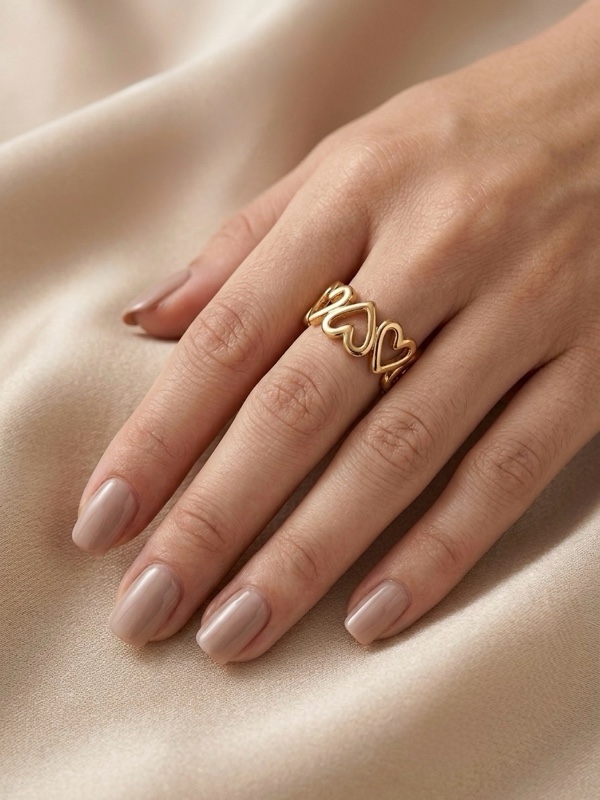 ANILLO SILUETA CORAZONES DORADO DORADO
