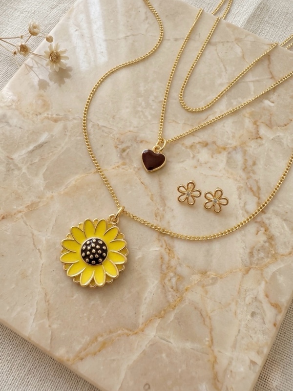SET GIRASOL Y CORAZON CON TOPITOS DE FLO DORADO