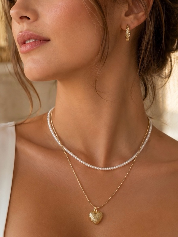 COLLAR DOBLE DE PERLAS CON CADENA DE BALÍN DORADO