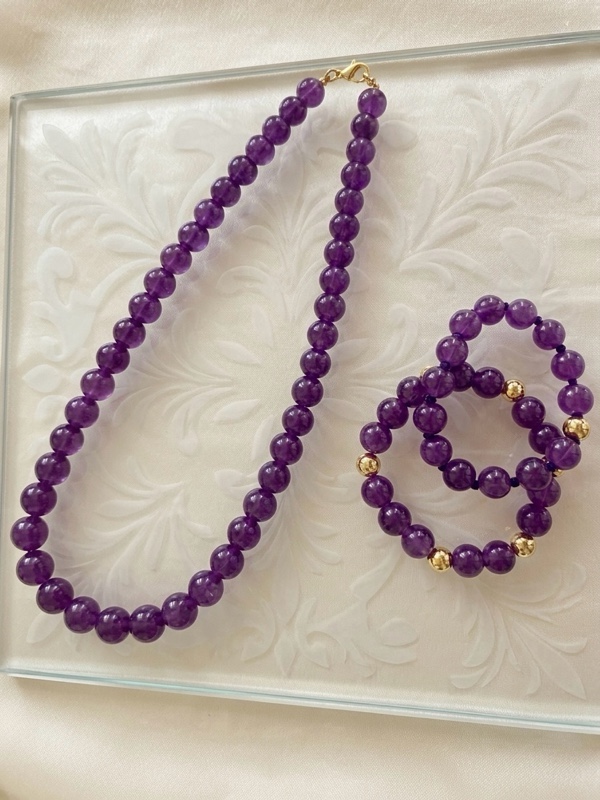 COLLAR Y PULSERAS DE PIEDRAS VIOLETA COLORES
