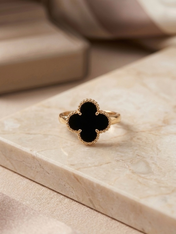 ANILLO TREBOL NEGRO DORADO