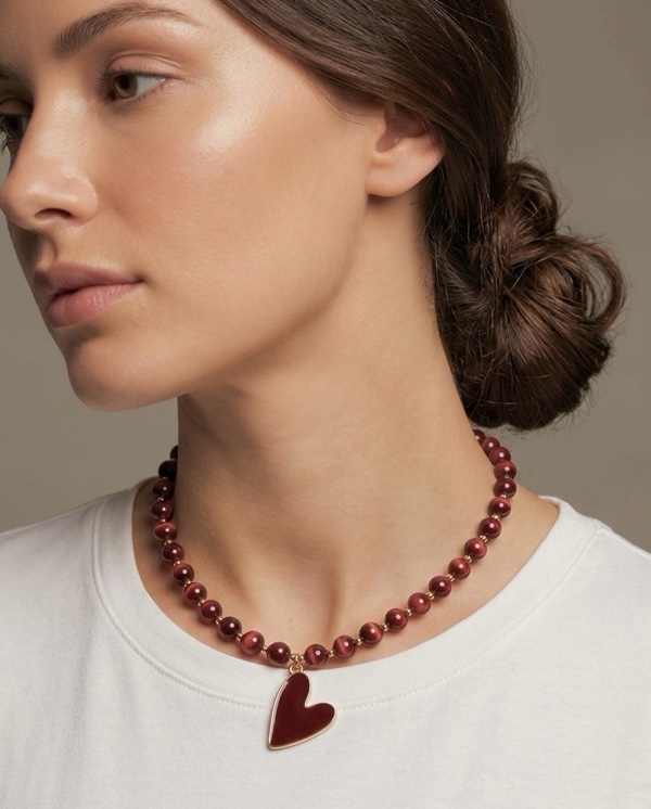 COLLAR PIEDRAS CON DIJE CORAZON COLORES